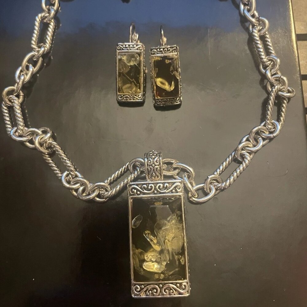 SILVER NECKLACE WITH AGATE STYLE CABOCHON PENDANT & PIERCED EARRINGS TO MATCH